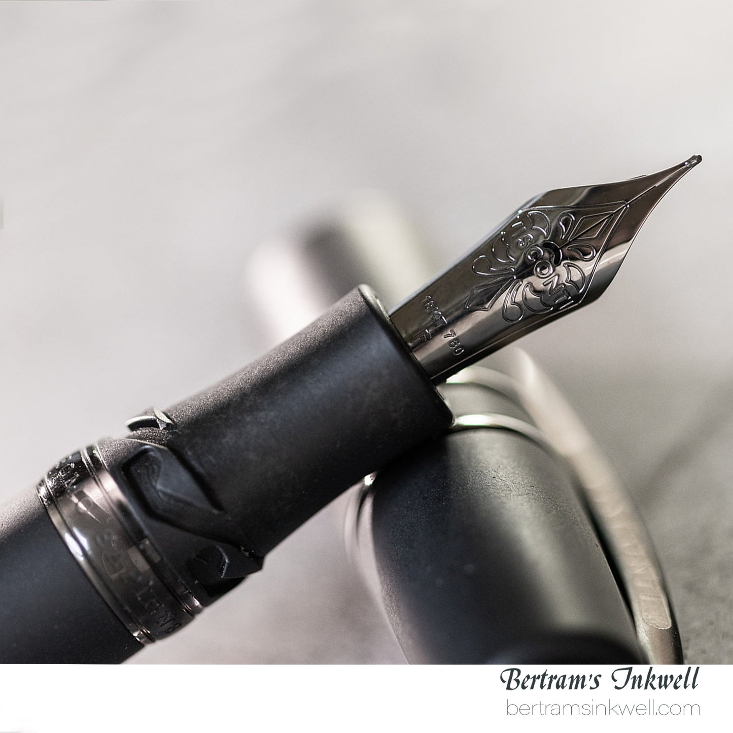 Visconti Homo Sapiens Dark Crystal Oversize Fountain Pen
