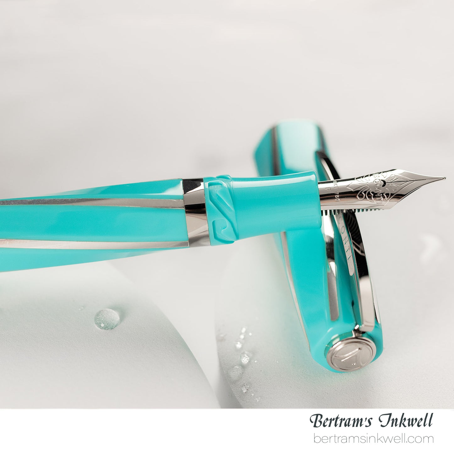 Visconti Divina Elegance Wave Oversize Fountain Pen