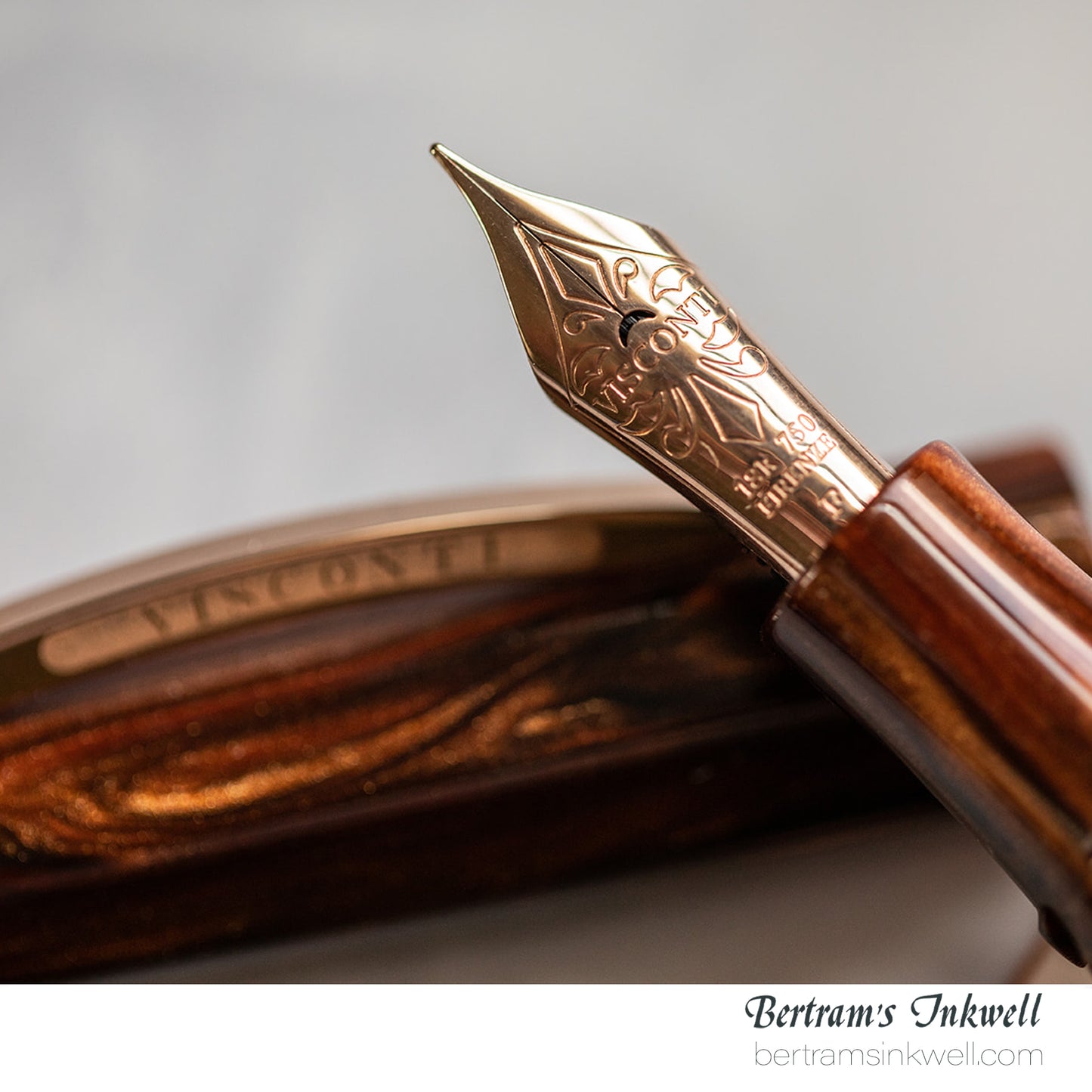 Visconti Medici Dynasty Rose Sovrano Oversize Fountain Pen