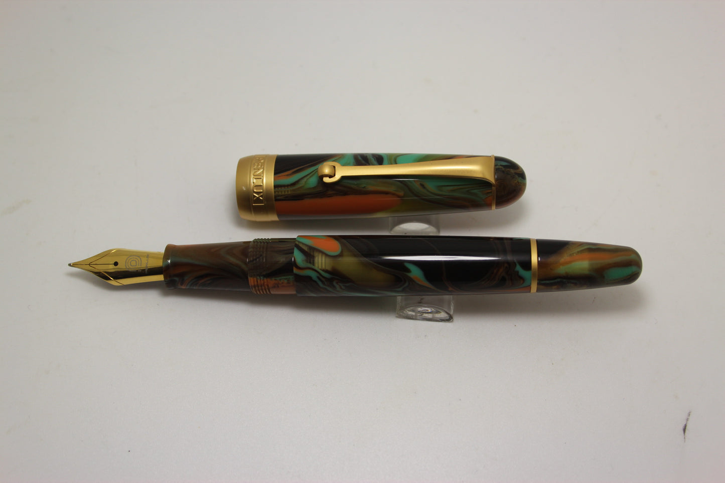 Penlux Masterpiece Delgado-Peacock Fountain Pen