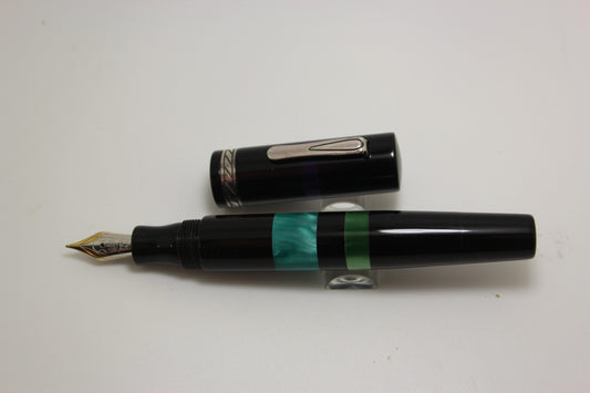 Krone Geometrik Fountain Pen 18k Medium