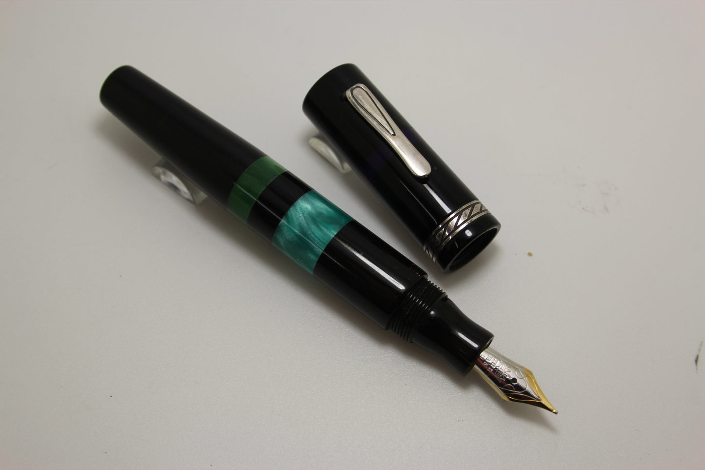 Krone Geometrik Fountain Pen 18k Medium