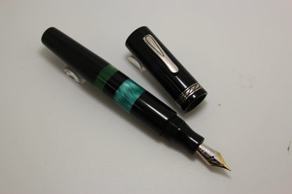 Krone Geometrik Fountain Pen 18k Medium