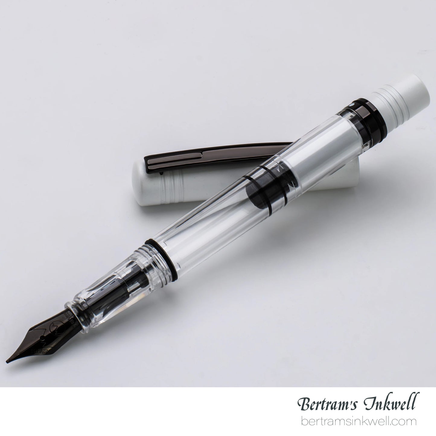 Monteverde MP1 Fountain Pen and Cylinder Pen Holder Set - White Lotus Limited Edition