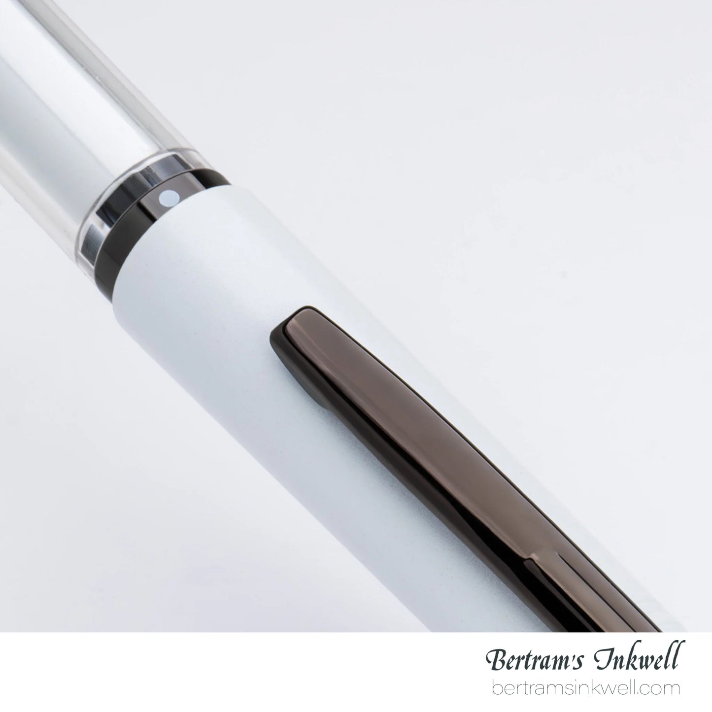 Monteverde MP1 Fountain Pen and Cylinder Pen Holder Set - White Lotus Limited Edition