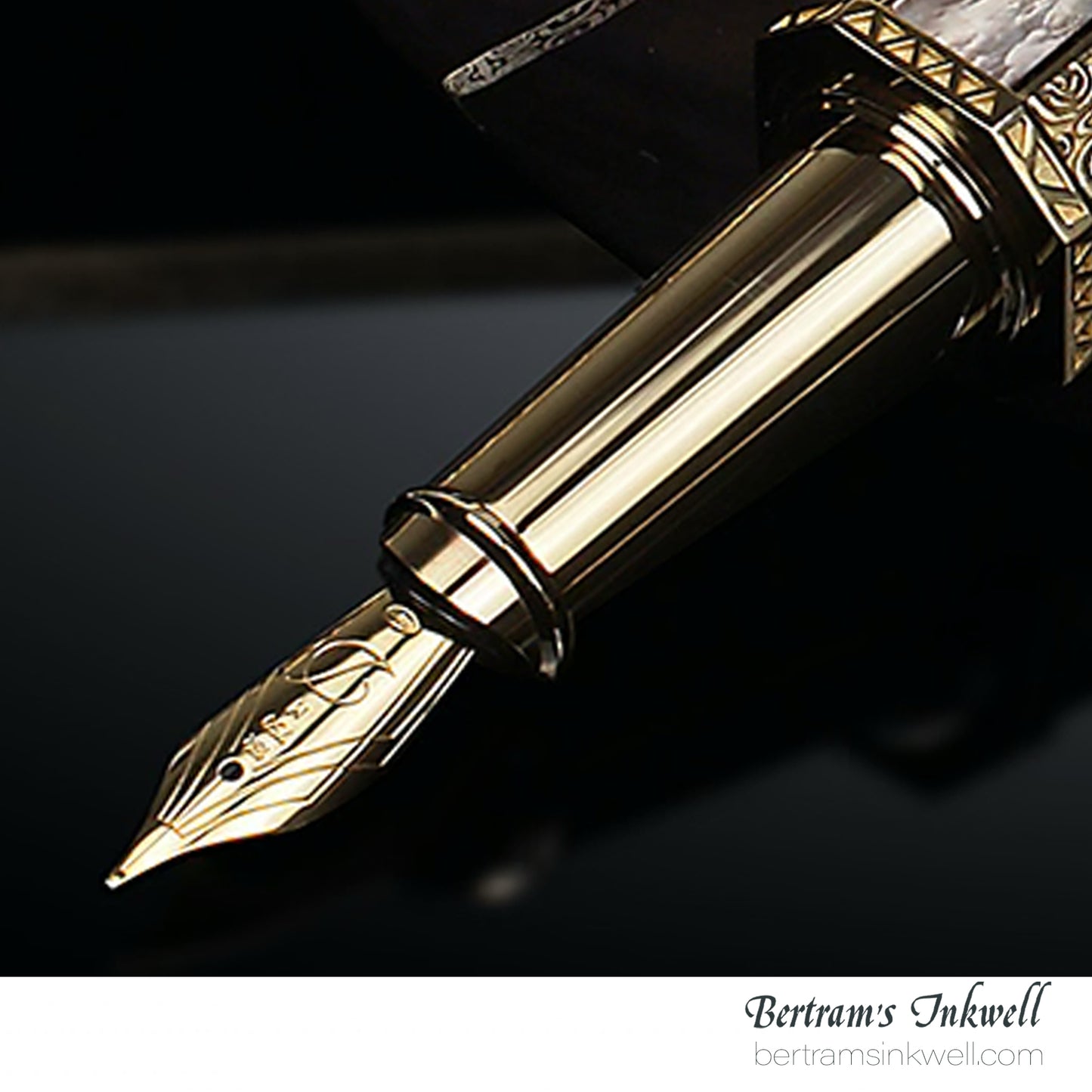 S.T. Dupont Haute Creation King Of Pearl Exclusive Limited Edition Fountain Pen 241192, 2014