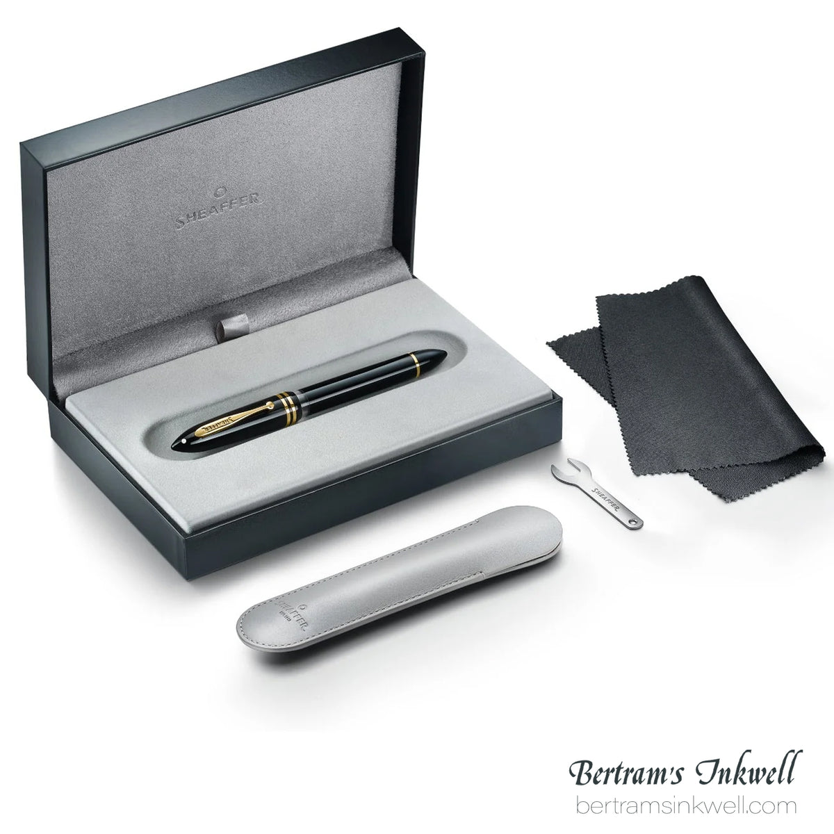 Sheaffer Balance III E893 Glossy Black & Gold Trim Fountain Pen