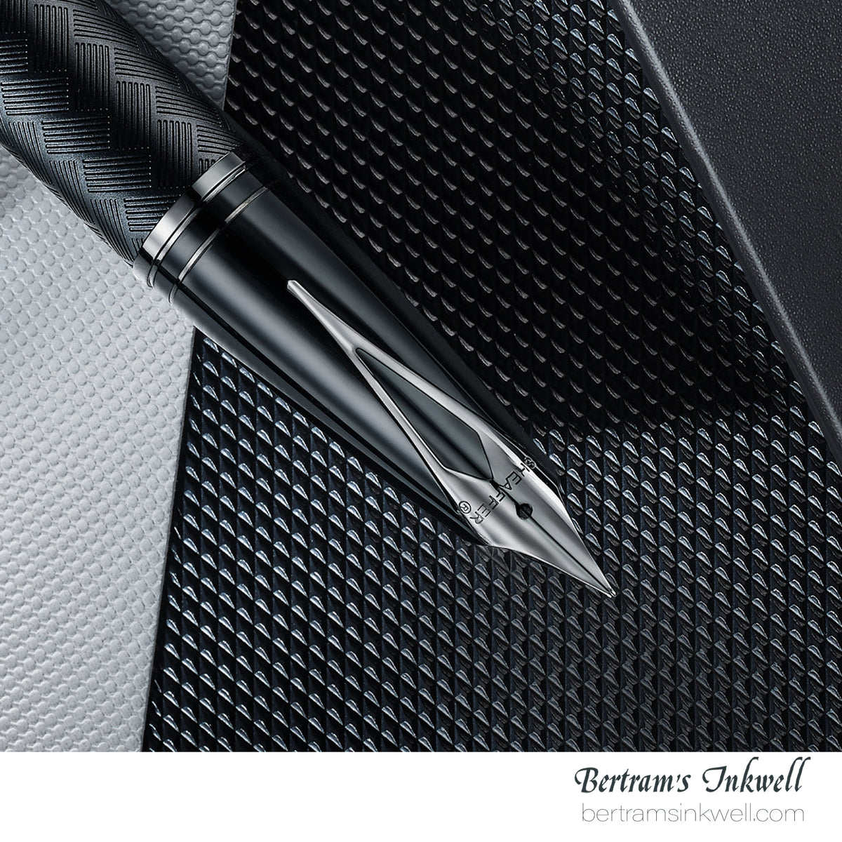 Sheaffer Legacy® Heritage Black Chevron Fountain Pen